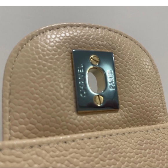 BNIB Chanel Maxi flap Beige Clair - Picture 9 of 16